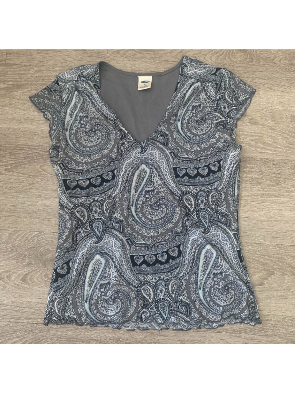 Old Navy Gray & Blue Paisley Top Size M